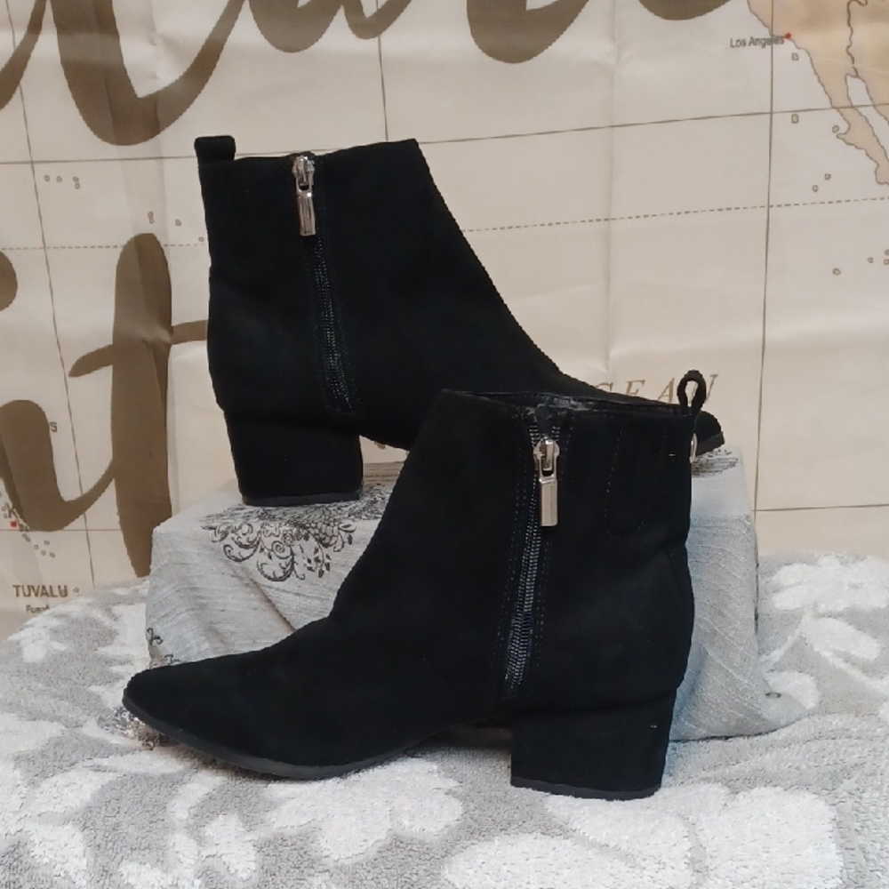 A. NEW DAY. SIZE 6.5 .Black Ankle  beautiful Boots